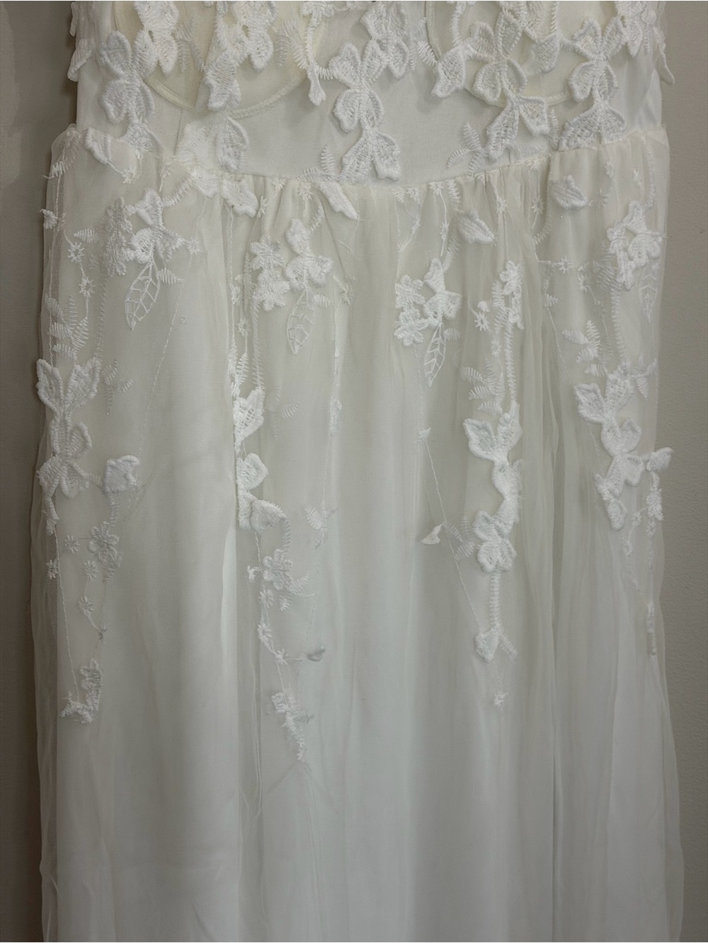 White Lace Applique Tulle Maxi Dress V-Neck Sleeveless Floral Bridal Gown - Picture 8 of 10